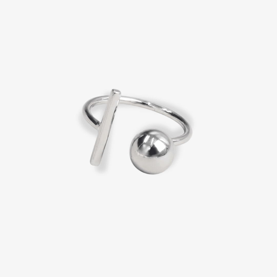 What Is a Cocktail Ring? History, Meaning and Styling - Luzza Studio