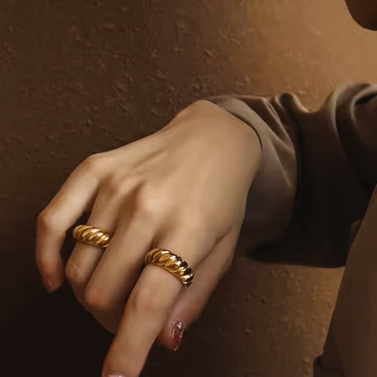 Serpentine Curve Ring - Luzza Studio
